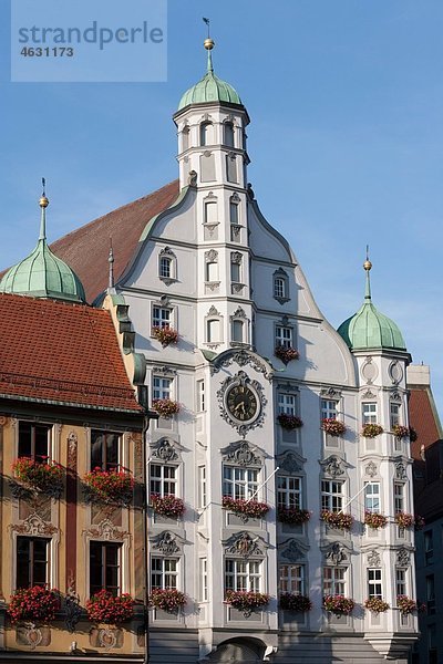 Deutschland  Bayern  Memmingen  Marktplatzansicht mit Rathaus und Steuerhausgebäude