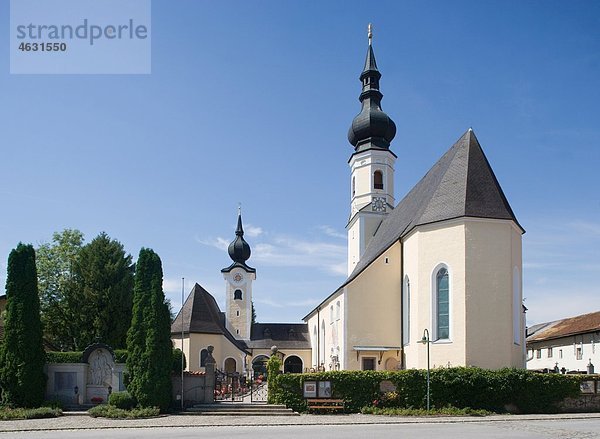Österreich  Land Salzburg  Flachgau  Berndorf  Blick auf die Pfarrkirche