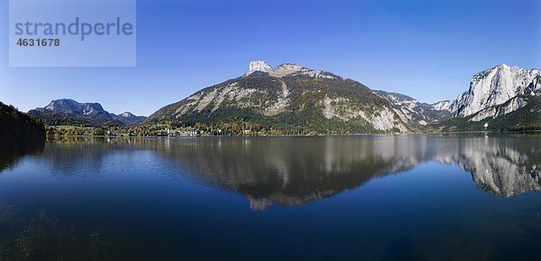 Österreich  Salzkammergut  Blick auf den Altausseer See mit Verlierer- und Tressensteingebirge