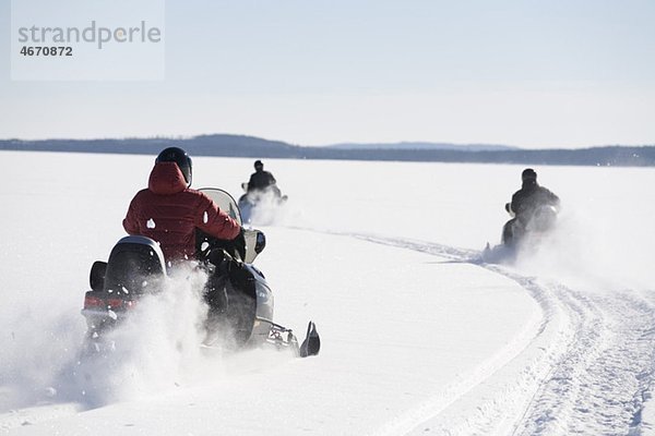 Schneemobilfahren auf Eis