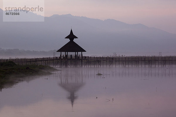 Pagode auf dem Inlesee  Myanmar