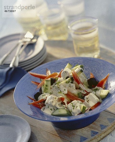 Griechischer Salat mit Joghurtdressing