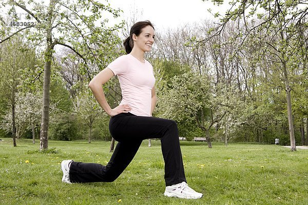 Junge Frau beim Workout