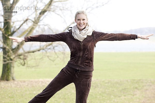 Junge Frau beim Workout