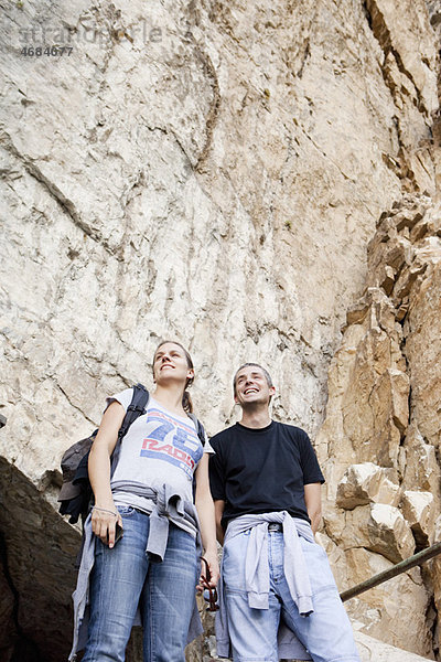 Mann und Frau auf Bergwanderung