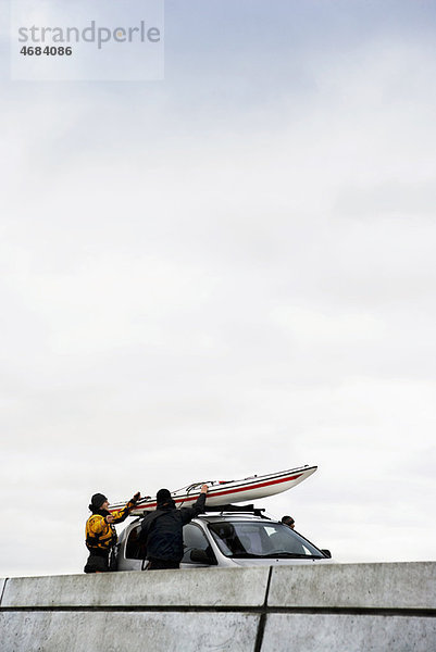 Unloading kayak