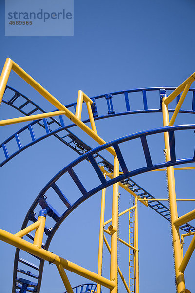 Detail einer Achterbahn auf einer Kirmes