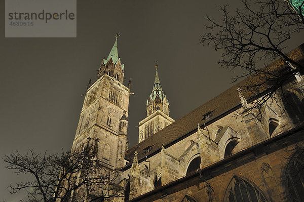 Lorenzkirche bei Nacht  Nürnberg  Bayern  Deutschland