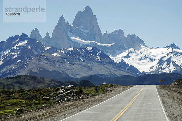 Berge Fitz Roy und Cerro Torre  Parque Nacional Los Glaciares Nationalpark  Patagonien  Argentinien  Südamerika