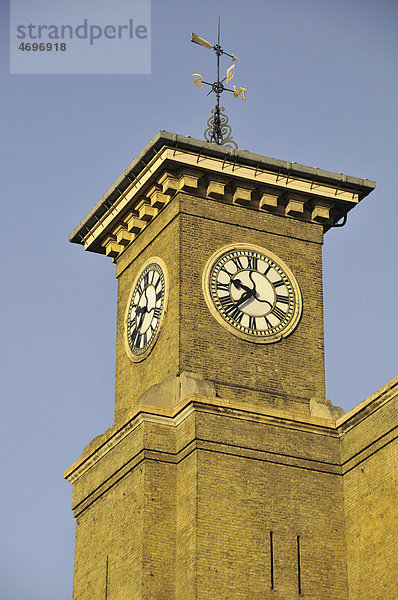 Uhrturm des Kings Cross-Bahnhofs  London  England  Vereinigtes Königreich  Europa