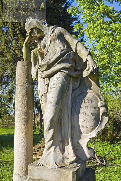 Statue im Schloss Strilky  Kromeriz Bezirk  Region ZlÌn  Mähren  Tschechische Republik  Europa