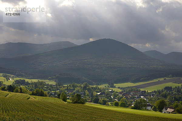 Blick auf Teil von Hernstein  Triestingtal  Niederösterreich  Österreich  Europa