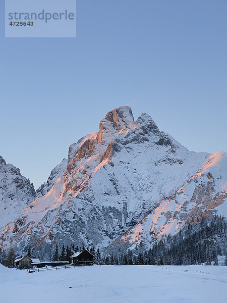 Treffneralm und Reichenstein  2251 m  bei Sonnenuntergang  Gesäuse  Steiermark  Österreich  Europa