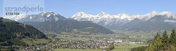 Stadt Admont und Haller Mauern  Admont  Gesäuse  Steiermark  Österreich  Europa