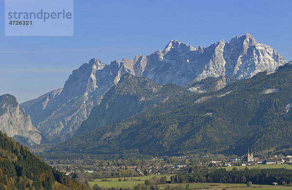 Admont und Berge des Gesäuse  Reichenstein  Steiermark  Österreich  Europa