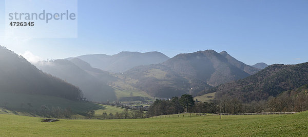 Blick von Rehgras nach Furth  am Wanderweg auf das Hocheck  Triestingtal  Niederösterreich  Österreich  Europa