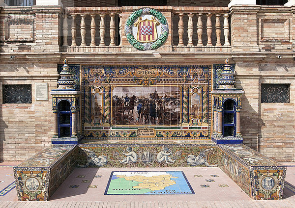 Mosaik einer spanischen Provinz am Plaza de Espana in Sevilla  Spanien  Europa