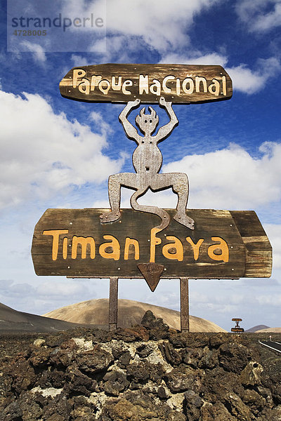 Schild zum Nationalpark Timanfaya  Lanzarote  Kanarische Inseln  Spanien  Europa