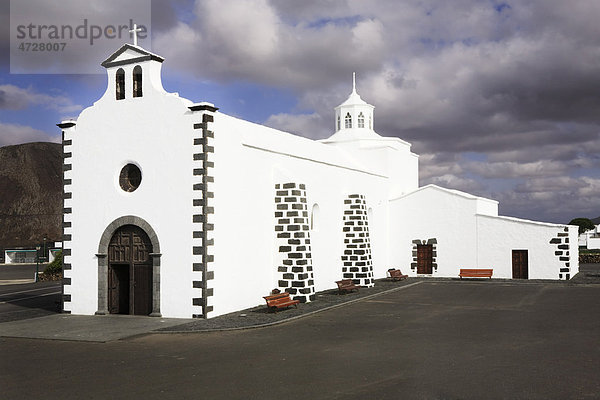 Die Kirche Erimita de los Dolores in der Nähe von Mancha Blanca  Lanzarote  Kanarische Inseln  Spanien  Europa