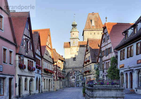 Roedergasse street and Roederturm tower  Rothenburg ob der Tauber  Romantic Road  Middle Franconia  Franconia  Bavaria  Germany  Europe