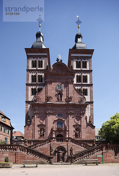 Westfassade der Abteikirche  Amorbach  Mainfranken  Unterfranken  Franken  Bayern  Deutschland  Europa