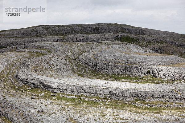 Karstlandschaft  Burren Nationalpark  County Clare  Republik Irland  Europa