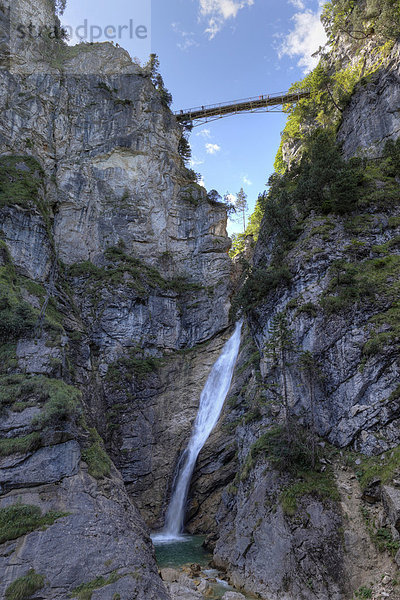 Marienbrücke über die Pöllatschlucht mit Wasserfall  Schwangau  Ostallgäu  Allgäu  Schwaben  Bayern  Deutschland  Europa