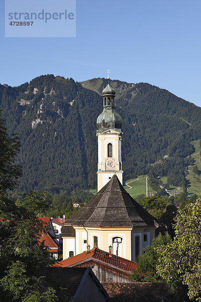 Pfarrkirche St. Jakob in Lenggries und Brauneck  Oberbayern  Bayern  Deutschland  Europa