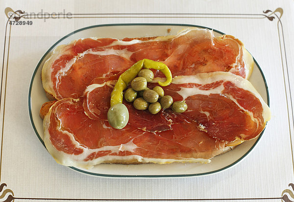 Pa amb oli con jamon  Brot mit Olivenöl und Schinken  Mallorca  Balearen  Spanien  Europa