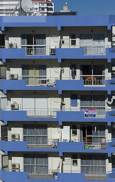 Faro  Hochhaussiedlung mit Eigentumswohnungen und Mietwohnungen  viele leerstehend aufgrund der Wirtschaftskrise  ArmaÁ„o de PÍra  Faro  Algarve  Portugal  Europa