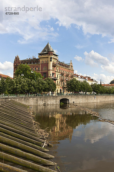 Blick über die Moldau auf die Altstadt von Prag  UNESCO Weltkulturerbe  Prag  Tschechische Republik  Europa