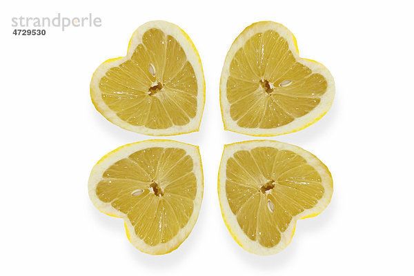 Zitronen in Herzform bilden Kleeblattform