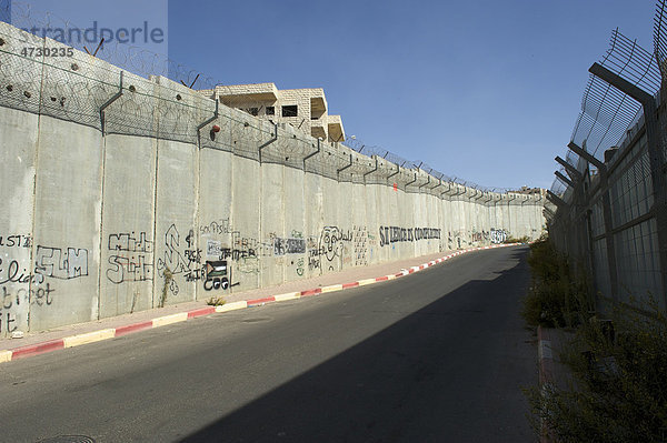 Grenzbefestigung zwischen Israel und den Palästinensischen Autonomiegebieten im Westjordanland nahe Ramallah  Naher Osten