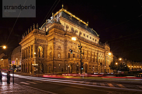 Nationaltheater  N·rodnÌ divadlo  bei Nacht  Prag  Tschechien  Europa
