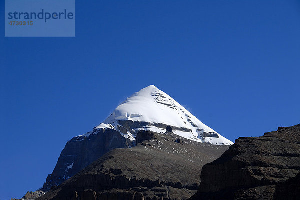 Tibetischer Buddhismus  schneebedeckter heiliger Berg  Gipfel des Kailash  Südseite mit Rinne  Gang Rinpoche  Gang-Tise-Gebirge  Transhimalaya  Himalaja  Himalaya  Autonomes Gebiet Tibet  Volksrepublik China  Asien