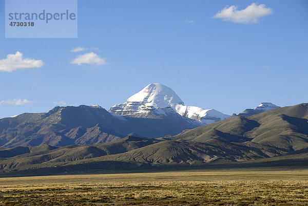 Tibetischer Buddhismus  schneebedeckter heiliger Berg  Gipfel des Kailash  6714 m Höhe  Südseite mit Rinne  Gang Rinpoche  Gang-Tise-Gebirge  Transhimalaya  Himalaja  Himalaya  Westtibet  Autonomes Gebiet Tibet  Volksrepublik China  Asien