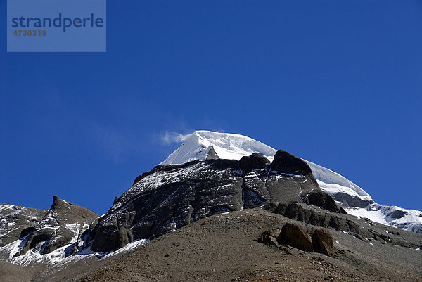 Tibetischer Buddhismus  schneebedeckter heiliger Berg  Gipfel des Kailash mit Schneefahne  6714 m Höhe  Westseite  Kora  Gang Rinpoche  Gang-Tise-Gebirge  Transhimalaya  Himalaja  Himalaya  Westtibet  Autonomes Gebiet Tibet  Volksrepublik China  Asien