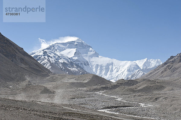 Gipfel des Mount Everest  Base Camp Nordseite  Gletscherfluss  Endmoräne  Himalaja  Zentraltibet  ‹-Tsang  Autonomes Gebiet Tibet  Volksrepublik China  Asien