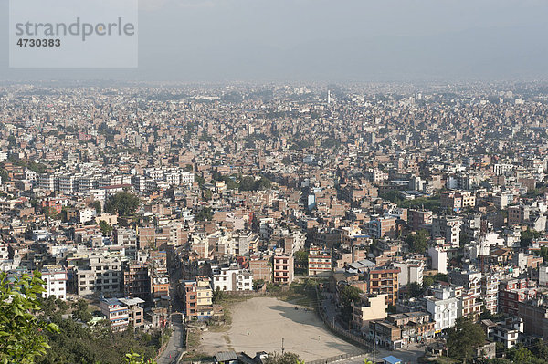 Viele Häuser  Blick vom Tempel Swayambhunath auf das Häusermeer der Hauptstadt Kathmandu  Kathmandutal  Nepal  Asien