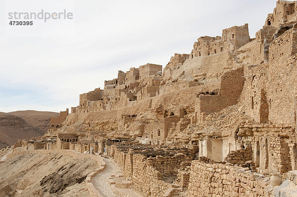 Alte Gemäuer und Ruinen  Berberdorf Chenini bei Tataouine  Südtunesien  Tunesien  Maghreb  Nordafrika  Afrika