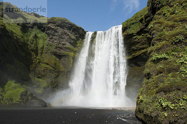 Großer Wasserfall SkÛgafoss  Skogafoss  Skogar  Island  Skandinavien  Nordeuropa  Europa