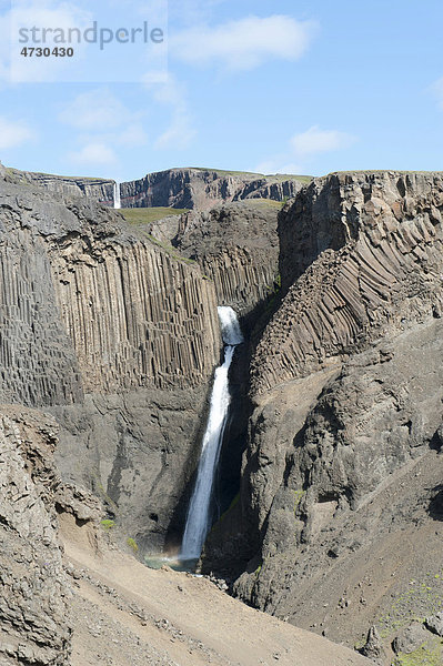 Basalt  Basaltsäulen  Wasserfall Litlanesfoss  bei Egilssta_ir  Egilsstadir  Island  Skandinavien  Nordeuropa  Europa