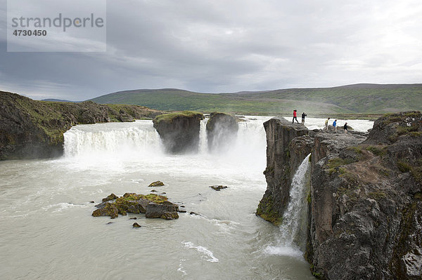 Wasserfall Go_afoss  Godafoss  Wasser des Skj·lfandafljÛt Fluss  Õsland  Island  Skandinavien  Nordeuropa  Europa