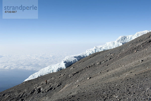 Eis  Rebmann-Gletscher am Kraterrand des Kibo  Gipfel Uhuru Peak  erloschener Vulkan  Kilimandscharo Nationalpark  Marangu Route  Tansania  Ostafrika  Afrika