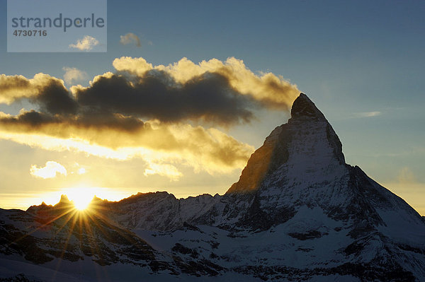 Matterhorn bei Sonnenuntergang  Zermatt  Wallis  Schweiz  Europa