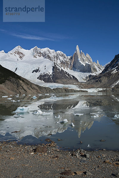 Cerro Torre  3133m  und Laguna Torre  Parque Nacional Los Glaciares  Patagonien  Argentinien  Südamerika