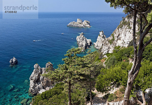 Wild-romantische Küste bei Paleokastritsa  Insel Korfu  Corfu  Nordwest-Korfu  Ionische Inseln  Griechenland  Südeuropa  Europa