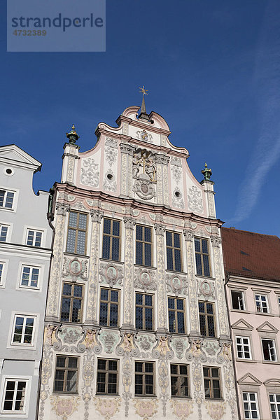 Rathaus mit Stuckfassade von 1719  Landsberg am Lech  Bayern  Deutschland  Europa