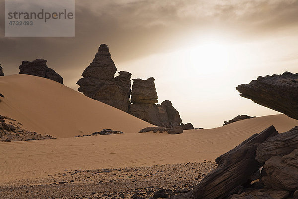 Felsformationen in der libyschen Wüste  Wadi Awis  Akakus Gebirge  libysche Wüste  Libyen  Afrika