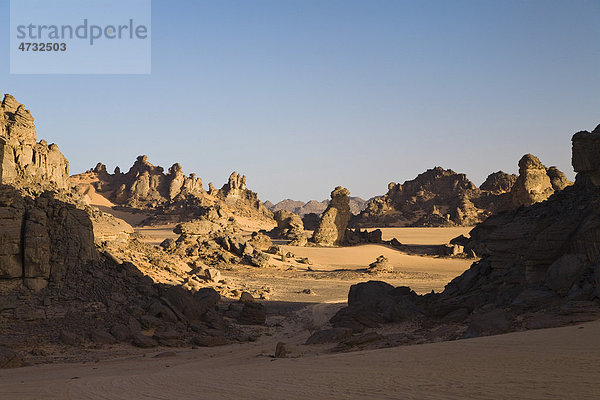 Felsformationen in der libyschen Wüste  Akakus Gebirge  Libyen  Sahara  Nordafrika  Afrika